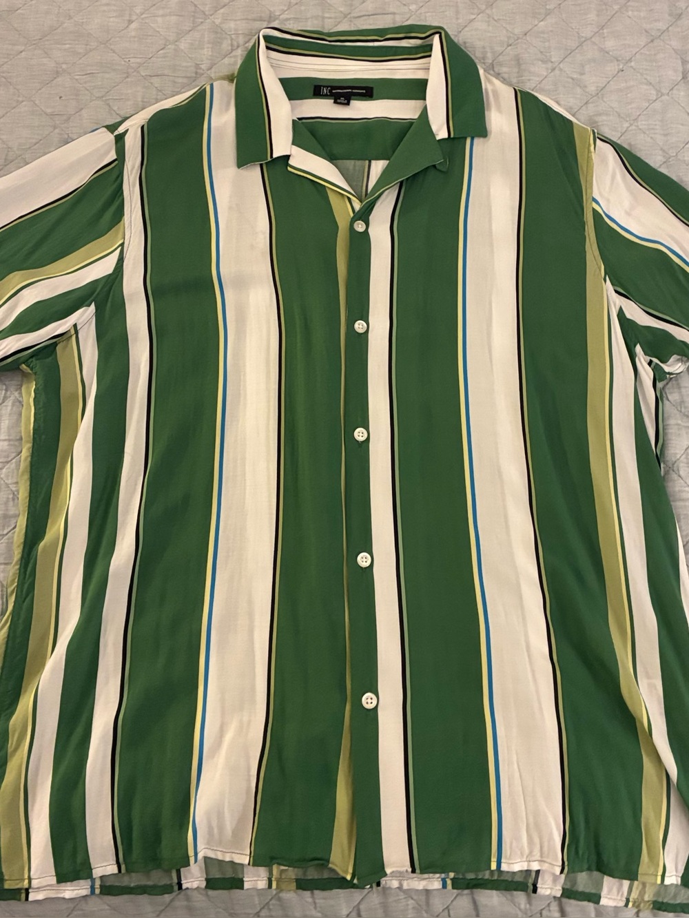 Men’s size XL INC brand short sleeve camp shirt